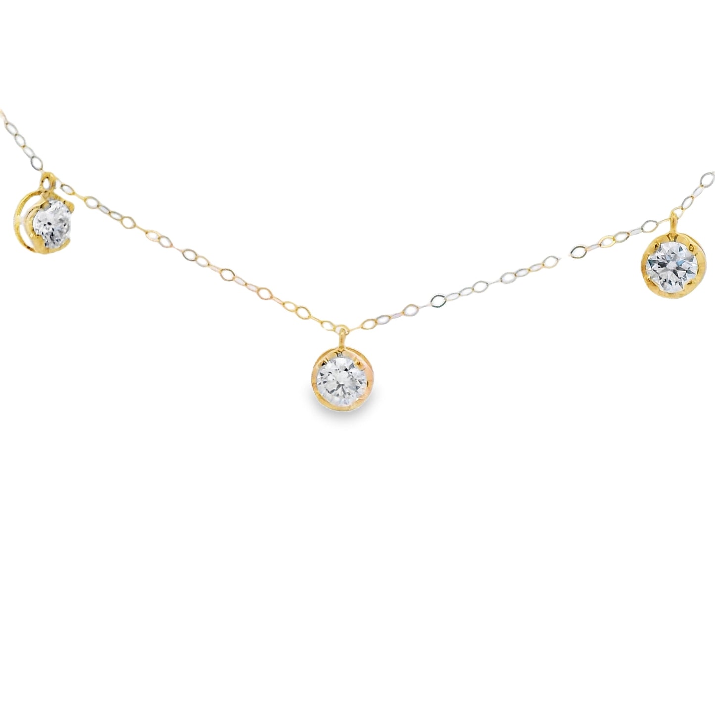 Diamante creado en laboratorio de 1.58 ct engastado por yardas en oro amarillo de 14 kt