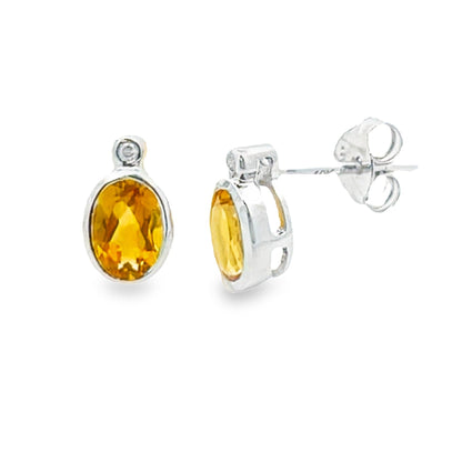 Pendientes de botón con citrino de 0,79 ct y diamantes en oro blanco de 10 kt