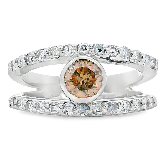 Anillo de diamante de .90ct en oro blanco de 14kt