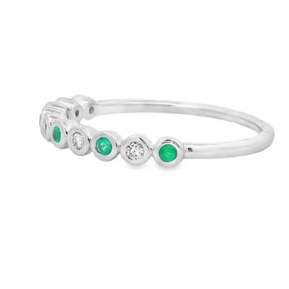 Juego de anillos apilables de oro blanco de 14K con esmeraldas y diamantes
