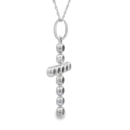 Colgante religioso de cruz con diamante de .31 ct en oro blanco de 14 kt