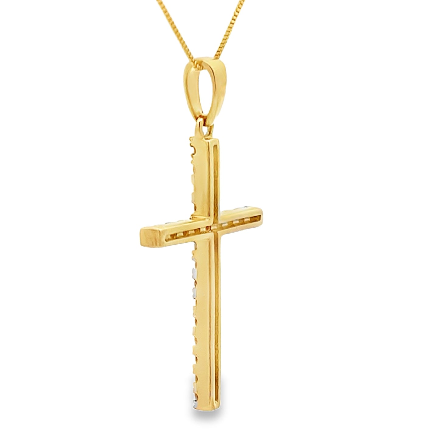 Colgante Cruz Religiosa con Diamante de 0,21 ct en Oro Amarillo de 14 kt