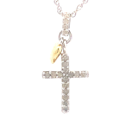 Colgante cruz de diamante de .15 ct de plata de ley