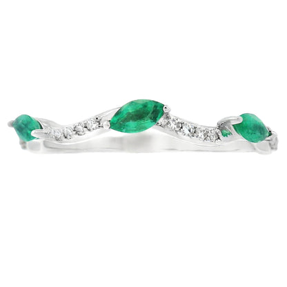 Set de anillos apilables de esmeralda y diamante en oro blanco de 14 quilates