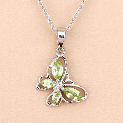 Colgante de plata de ley .925 con peridoto genuino de 0.64 quilates