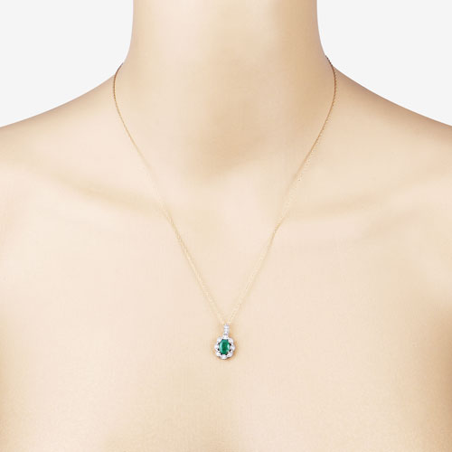 Colgante de oro amarillo de 10 quilates con esmeralda zambiana auténtica de 0,79 quilates y diamantes blancos