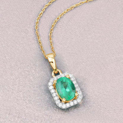 Colgante de oro amarillo de 10 quilates con esmeralda zambiana auténtica de 0,83 quilates y diamantes blancos