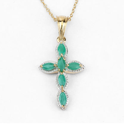 Colgante de plata de ley .925 con baño de oro amarillo de 18K y esmeralda natural de 0.84 quilates
