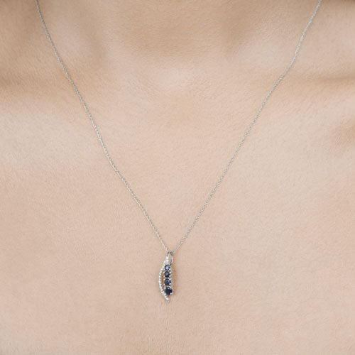 Colgante de oro blanco de 14 quilates con zafiro azul auténtico de 0,40 quilates y diamante blanco
