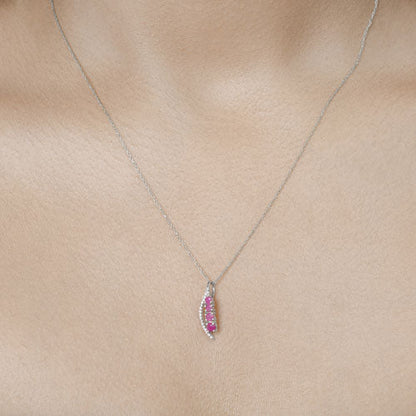 Colgante de oro blanco de 14 quilates con rubí auténtico de 0,43 quilates y diamantes blancos