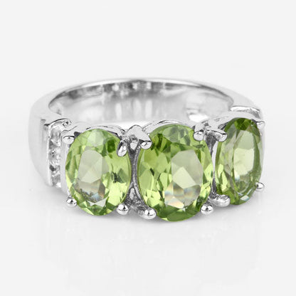 Anillo de plata de ley .925 con peridoto auténtico y topacio blanco de 4.14 quilates