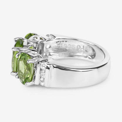 Anillo de plata de ley .925 con peridoto auténtico y topacio blanco de 4.14 quilates