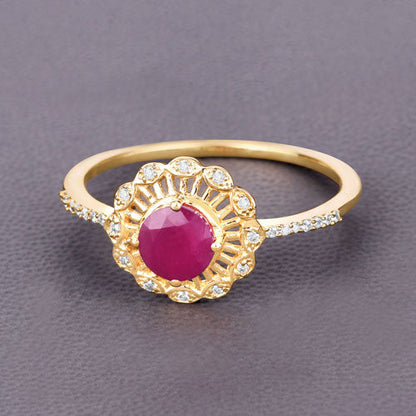 Anillo de oro amarillo de 14K con rubí genuino de 0,68 quilates y diamantes blancos