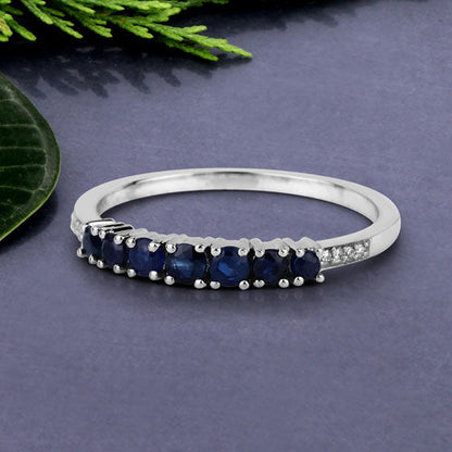 Anillo de oro blanco de 14 quilates con zafiro azul genuino de 0,45 quilates y diamantes blancos
