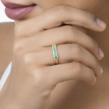 Anillo de oro amarillo de 14 quilates con esmeralda zambiana auténtica de 0,35 quilates y diamantes blancos