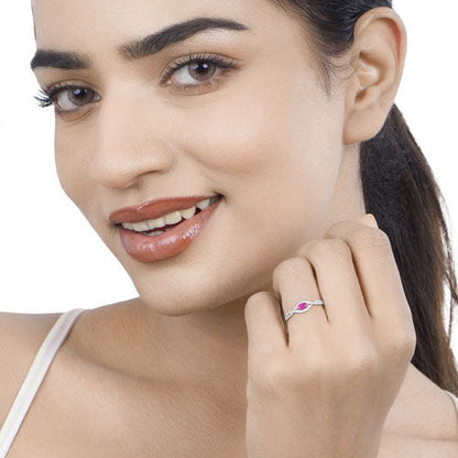 Anillo de oro blanco de 14K con rubí auténtico de 0,40 quilates y diamantes blancos