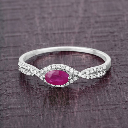 Anillo de oro blanco de 14K con rubí auténtico de 0,40 quilates y diamantes blancos