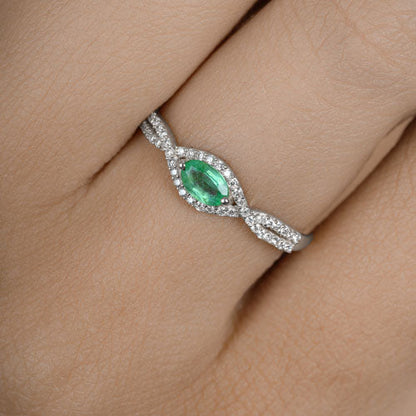 Anillo de oro blanco de 14K con esmeralda zambiana auténtica de 0,32 quilates y diamantes blancos