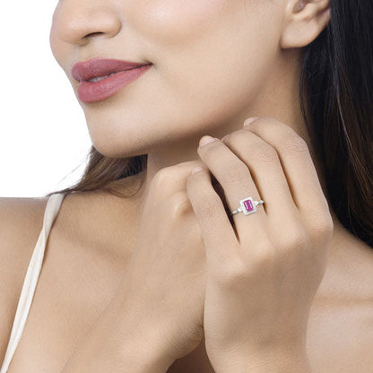Anillo de oro blanco de 14K con rubí auténtico de 0,75 quilates y diamantes blancos
