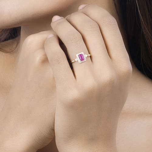 Anillo de oro amarillo de 14 quilates con rubí genuino de 0,75 quilates y diamantes blancos