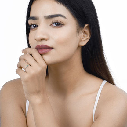 Anillo de oro blanco de 14K con esmeralda zambiana auténtica de 0,18 quilates y diamantes blancos
