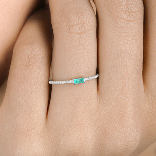 Anillo de oro blanco de 14K con esmeralda zambiana auténtica de 0,18 quilates y diamantes blancos