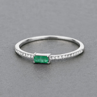 Anillo de oro blanco de 14K con esmeralda zambiana auténtica de 0,18 quilates y diamantes blancos