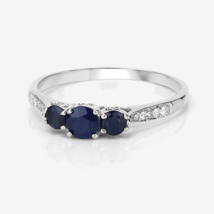 Anillo de oro blanco de 14K con zafiro azul genuino de 0,56 quilates y diamantes blancos