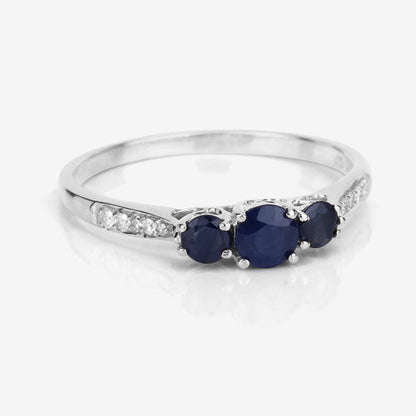 Anillo de oro blanco de 14K con zafiro azul genuino de 0,56 quilates y diamantes blancos