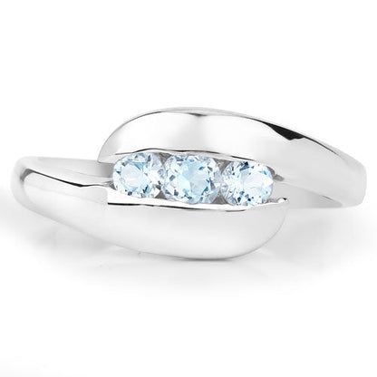 Anillo de plata esterlina .925 con topacio azul genuino de 0.74 quilates