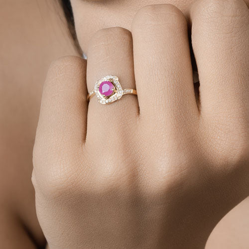 Anillo de oro amarillo de 14K con rubí genuino de 0,63 quilates y diamantes blancos