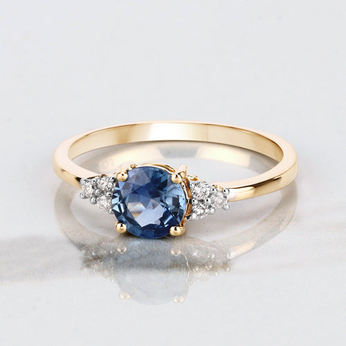 Anillo de oro amarillo de 14 quilates con zafiro azul genuino de 1,08 quilates y diamantes blancos