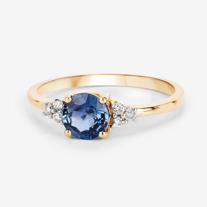 Anillo de oro amarillo de 14 quilates con zafiro azul genuino de 1,08 quilates y diamantes blancos