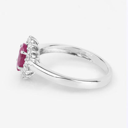 Anillo de oro blanco de 10K con rubí genuino de 1.01 quilates y diamantes blancos