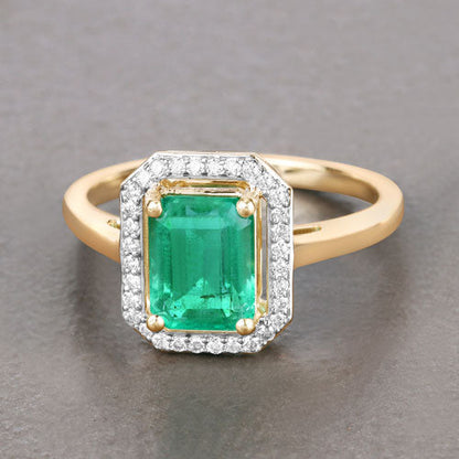 Anillo de oro amarillo de 14K con esmeralda etíope genuina de 1,62 quilates y diamantes blancos