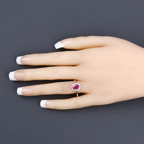 Anillo de oro amarillo de 14K con rubí auténtico de 1,06 quilates y diamantes blancos