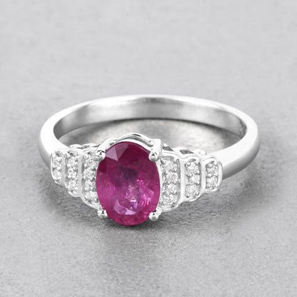 Anillo de oro blanco de 14K con rubí genuino de 1.52 quilates y diamantes blancos