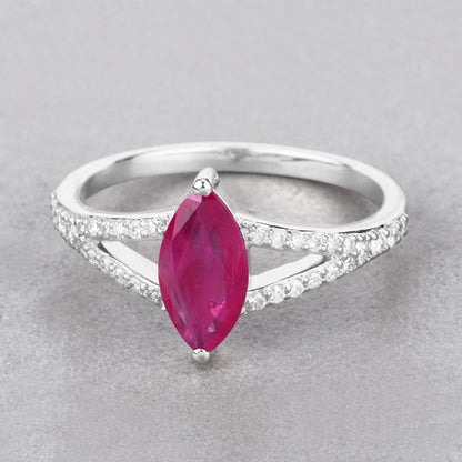 Anillo de oro blanco de 14 quilates con rubí genuino de 1,58 quilates y diamante blanco