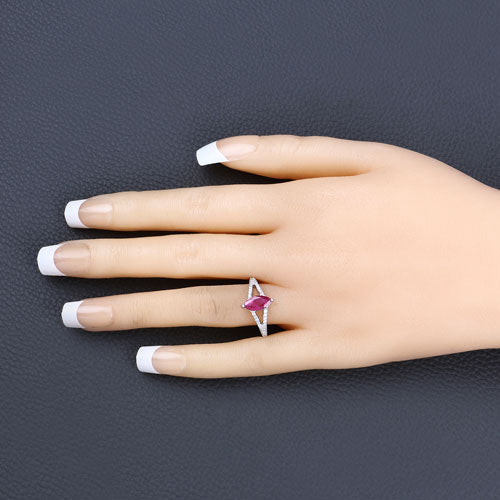 Anillo de oro blanco de 14 quilates con rubí genuino de 1,58 quilates y diamante blanco
