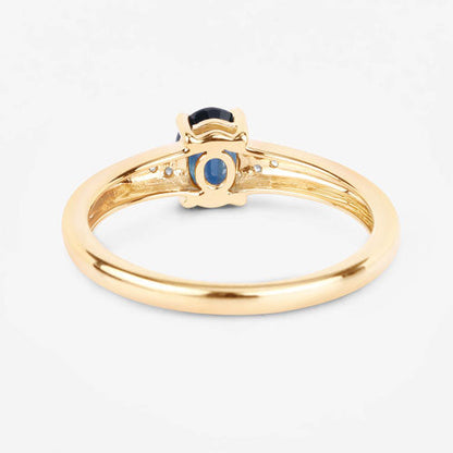 Anillo de oro amarillo de 14K con zafiro azul genuino de 0.84 quilates y diamante blanco