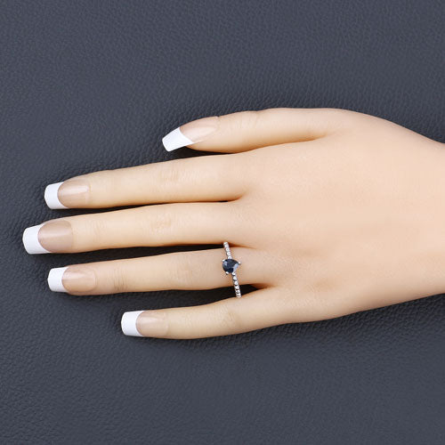Anillo de zafiro azul genuino de 0,50 quilates en oro blanco de 14 quilates