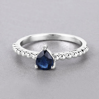 Anillo de zafiro azul genuino de 0,50 quilates en oro blanco de 14 quilates
