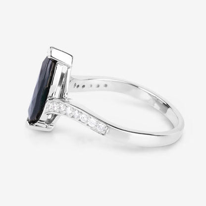 Anillo de zafiro azul genuino de 2.26 quilates y diamantes blancos en oro blanco de 14K