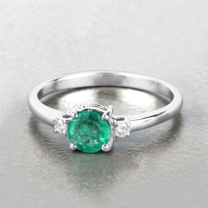 Anillo de oro blanco de 14K con esmeralda zambiana auténtica de 0,71 quilates y diamantes blancos