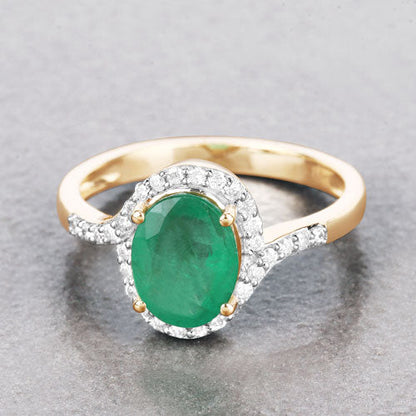 Anillo de oro amarillo de 14K con esmeralda zambiana auténtica de 1.92 quilates y diamantes blancos